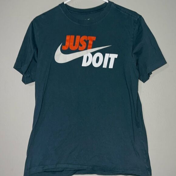 Men’s Nike short sleeve graphic top size medium - Picture 2 of 6